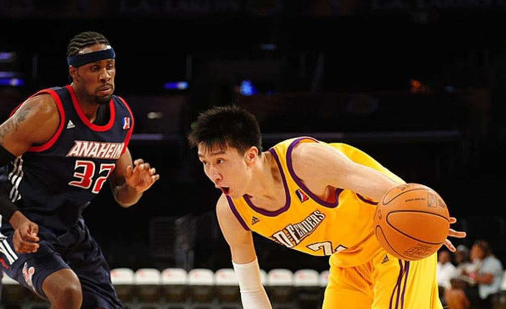 九游平台-包含穆古鲁扎赛事官方发布高光表现新规，湖人争议不断！的词条